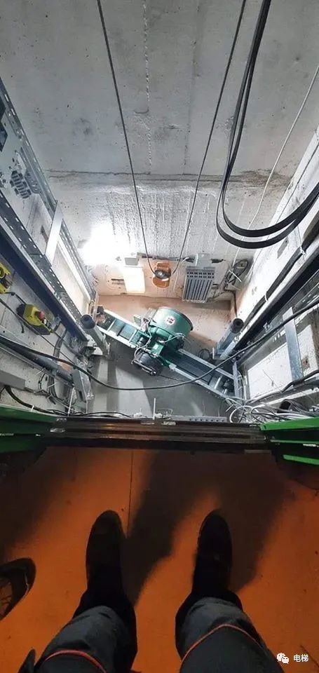 实拍:通力下置主机电梯,第一次见! - 卓云智联(北京)科技有限公司